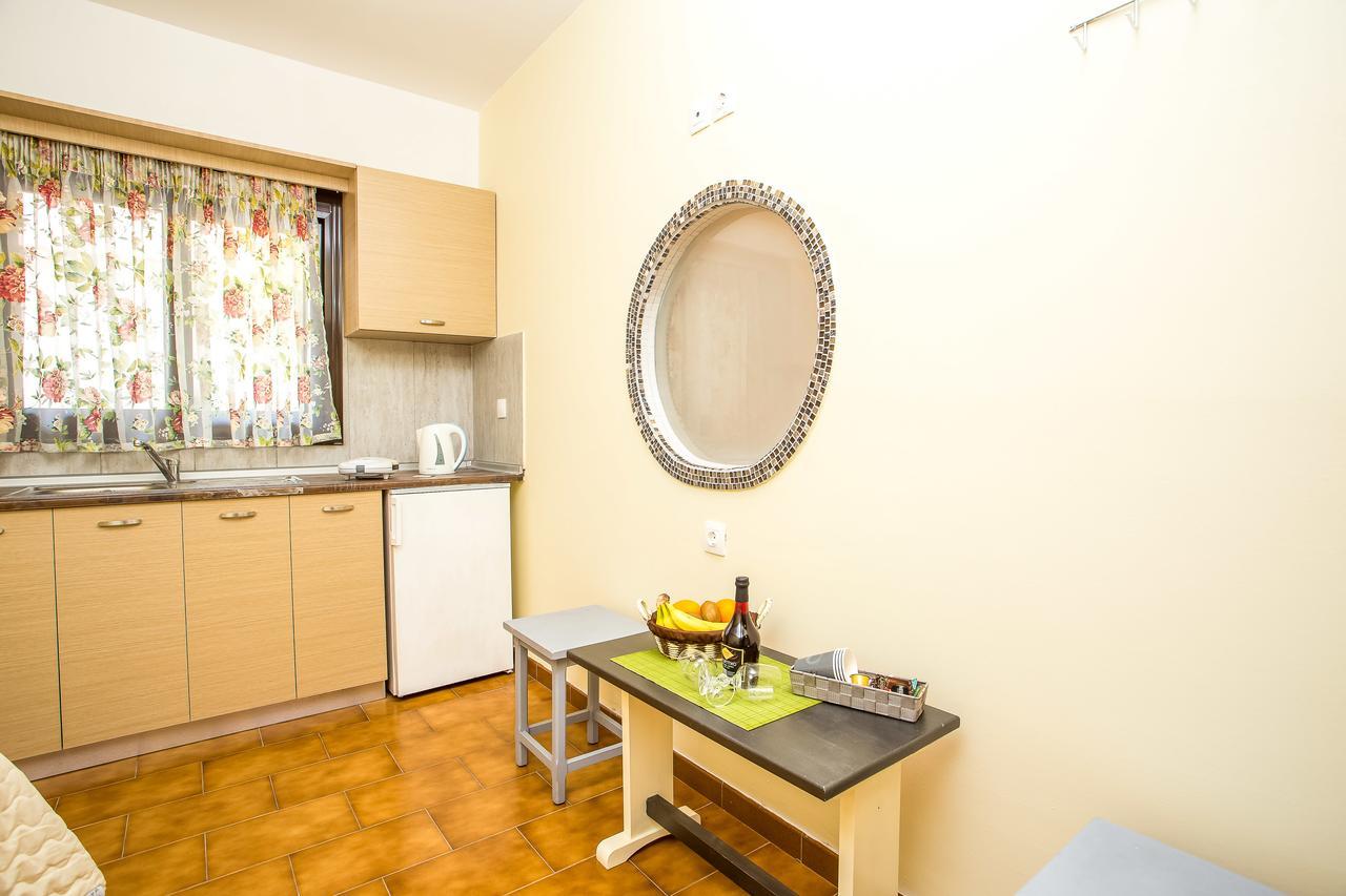 Takis Hotel Apartments Jaliszósz Kültér fotó