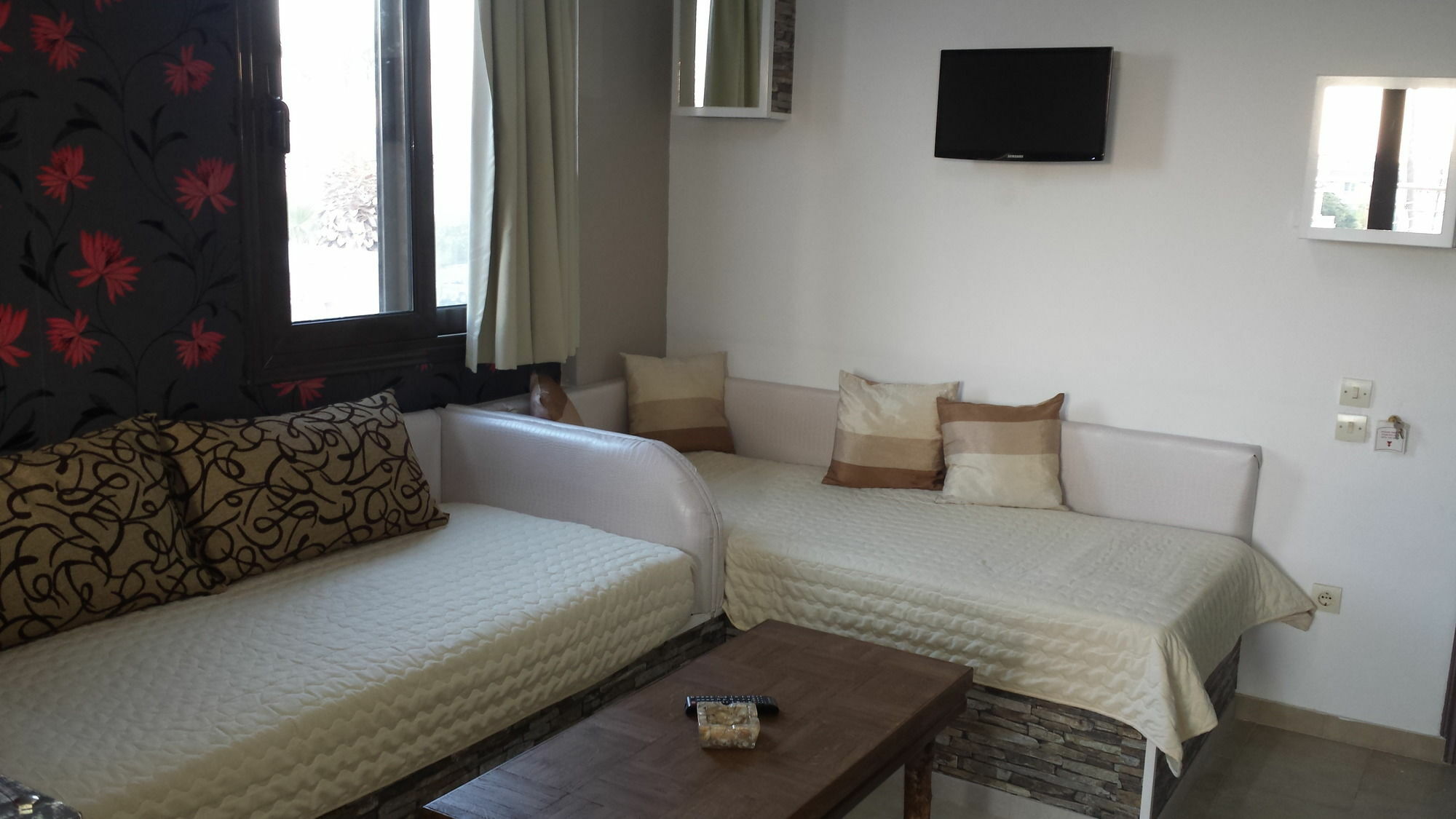 Takis Hotel Apartments Jaliszósz Kültér fotó
